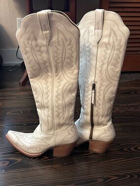 Ariat Casanova Cream Embroidered Western Boots